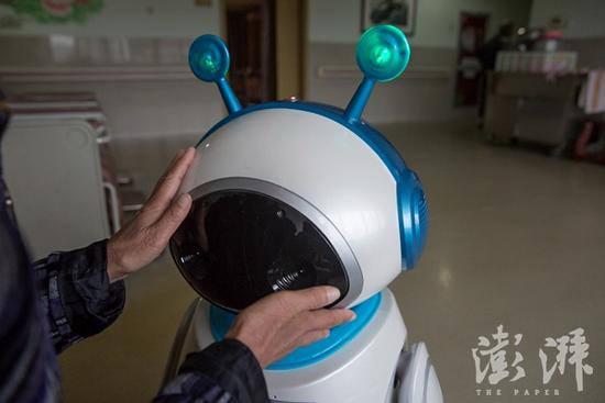 機(jī)器人養(yǎng)老：當(dāng)你老了陪伴你的卻可能是個(gè)機(jī)器人