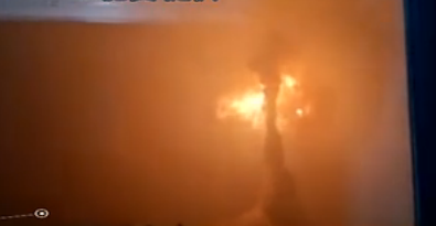 安徽銅陵 - 工廠發(fā)生巨大爆炸 夜如白晝