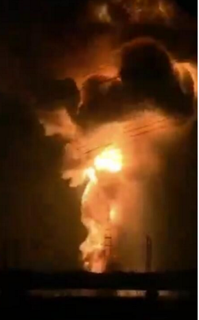 安徽銅陵 - 工廠發(fā)生巨大爆炸 夜如白晝