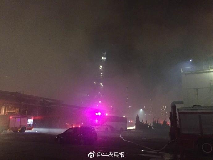 600余名消防官兵趕赴中石油大連石化分公司 明火全撲滅