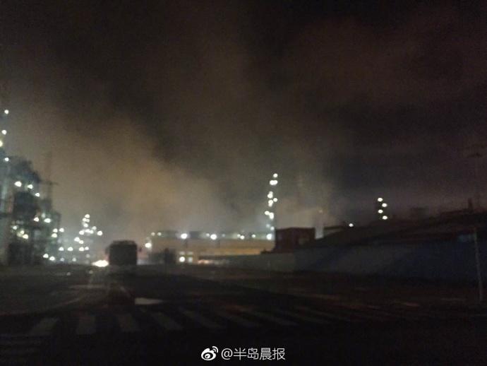 600余名消防官兵趕赴中石油大連石化分公司 明火全撲滅