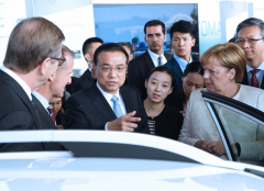 李克強與德國總理默克爾共同出席中德自動駕駛汽車展示活動