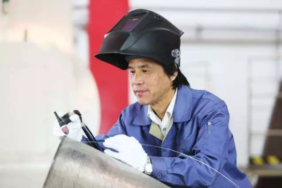 別等到連技術(shù)工人都沒了，再來談什么大國工匠！